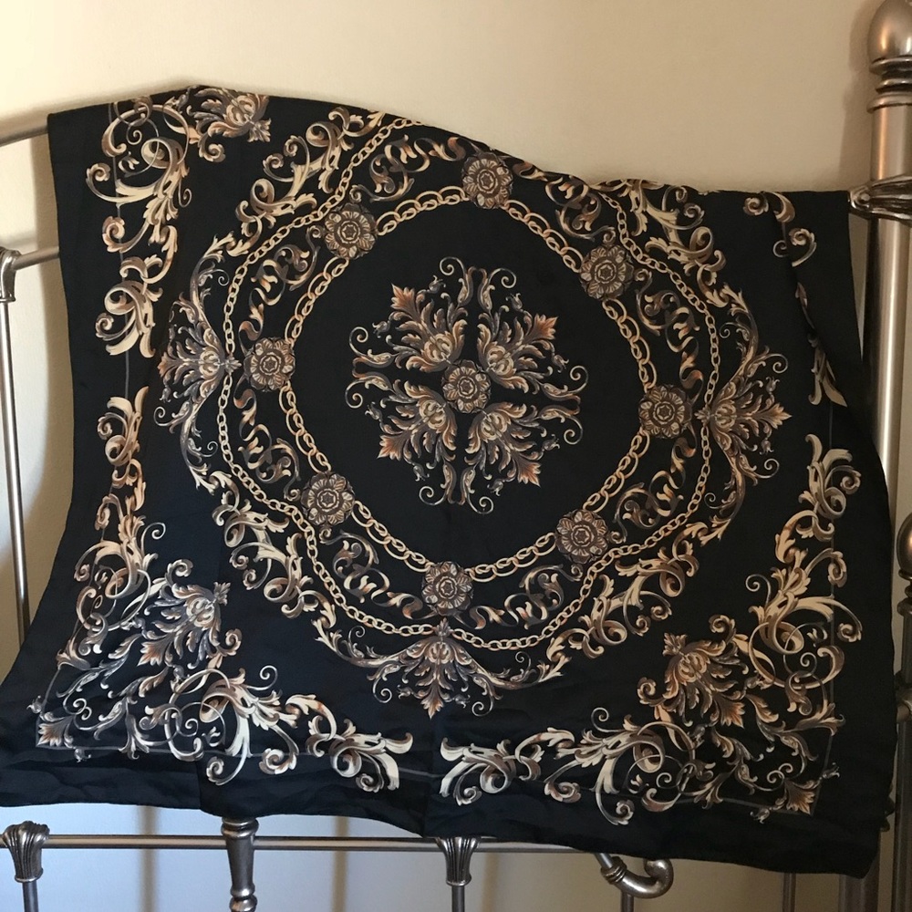 H&M gold and black chain and filigree scarf